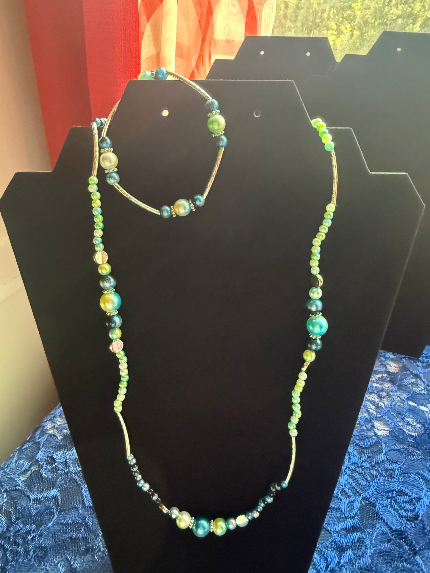 In the blues necklace and nracelet