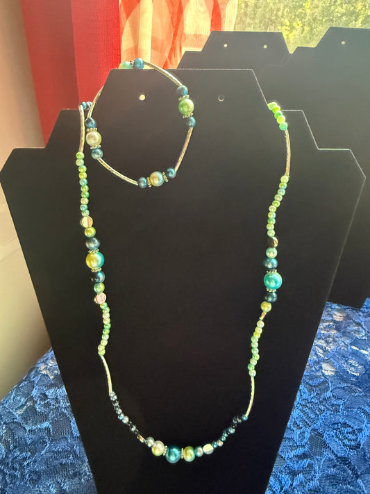 In the blues necklace and nracelet