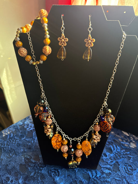 In the wild necklace set